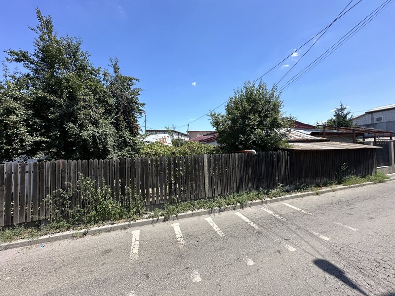 Rahova, Sos Alexandriei, Dr. Luptatorilor Antifascisti, casa batraneasca.