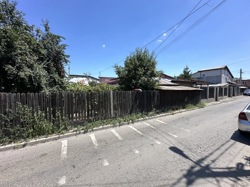 Rahova, Sos Alexandriei, Dr. Luptatorilor Antifascisti, casa batraneasca.