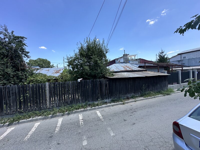 Rahova, Sos Alexandriei, Dr. Luptatorilor Antifascisti, casa batraneasca.